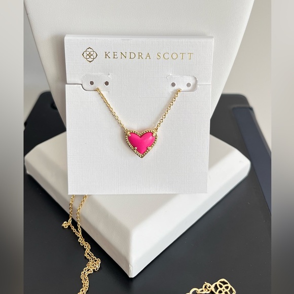 Kendra Scott Jewelry - Kendra Scott Pink Heart Necklace